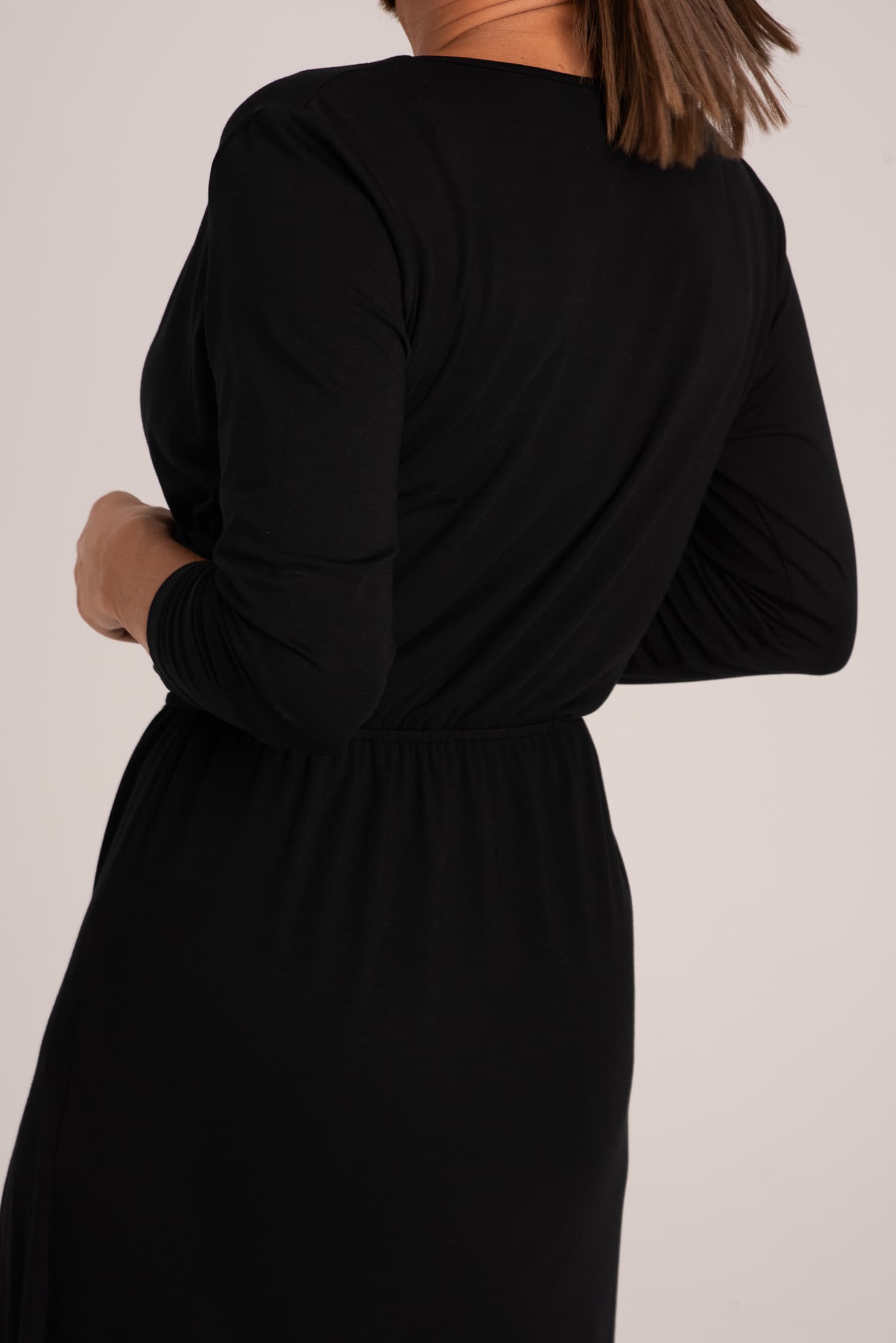 Czarna sukienka z koronką Charlie - zdjęcie 4