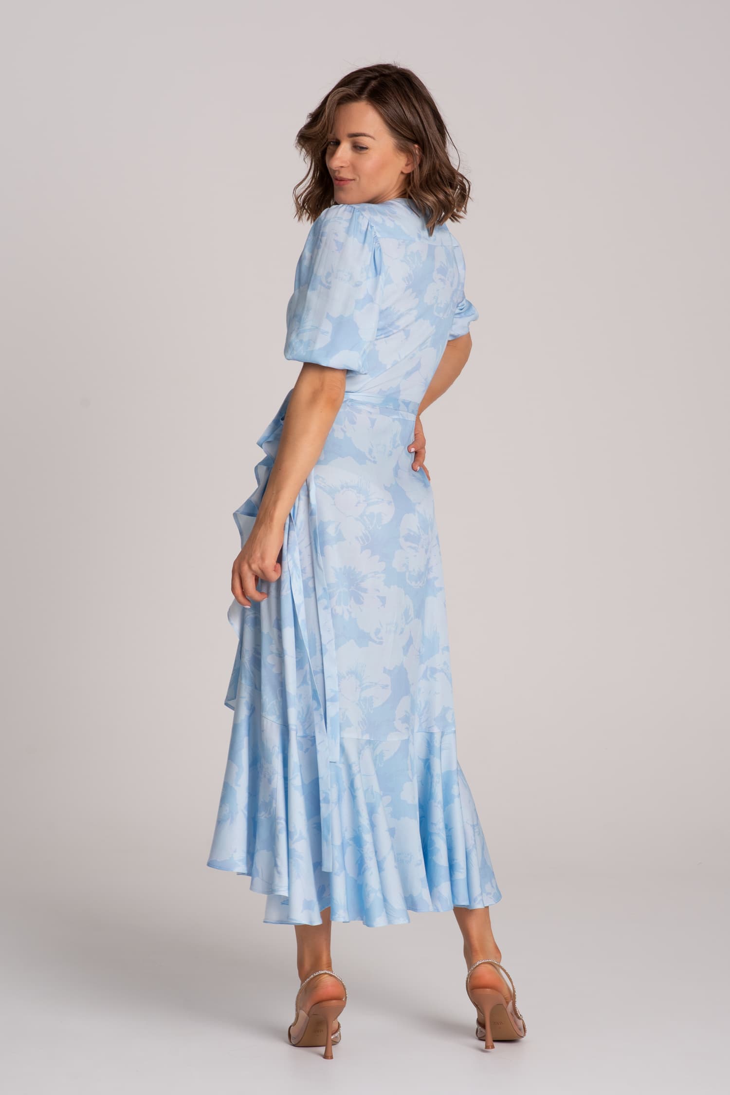 Błękitna sukienka kopertowa Kamili - zdjęcie 3