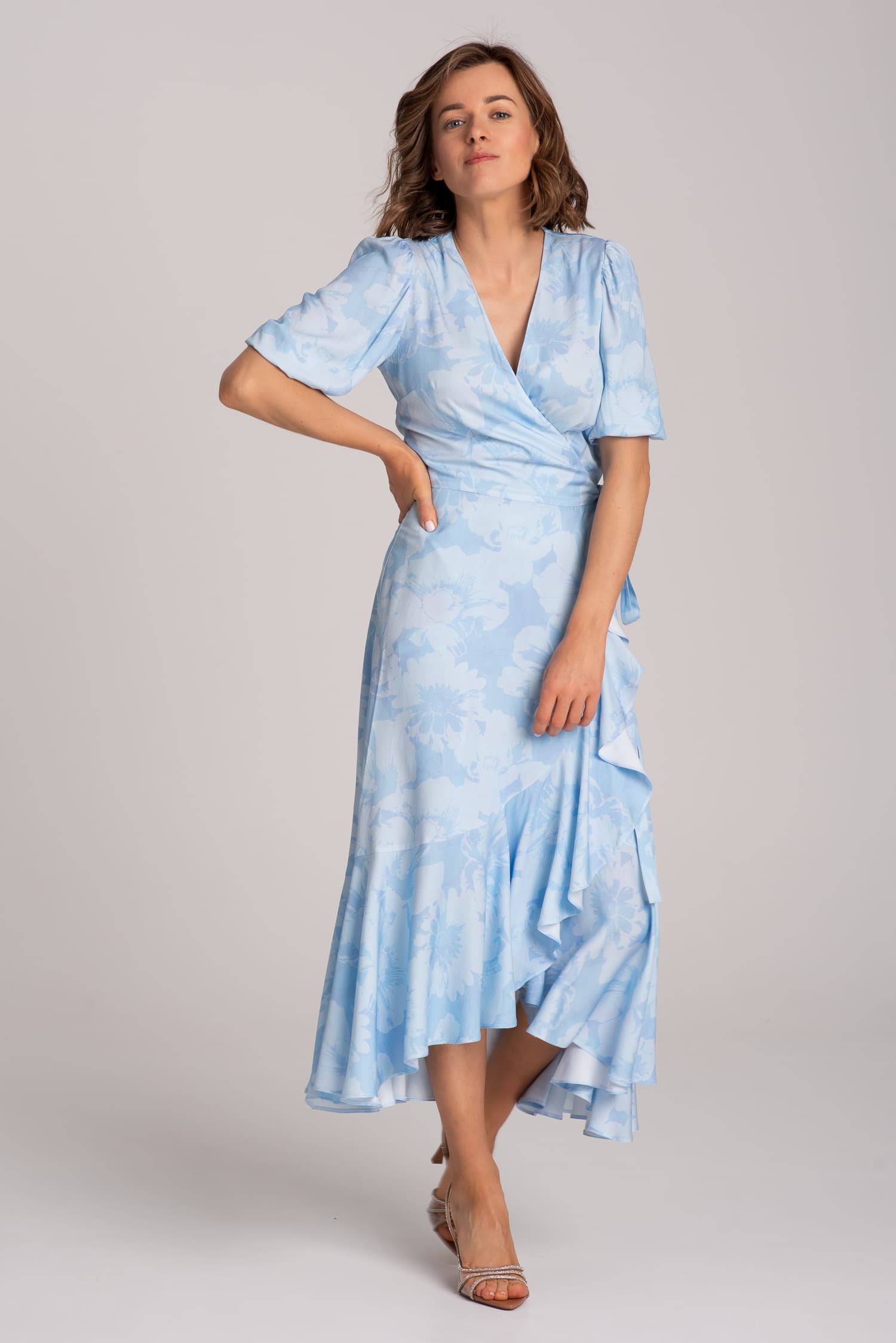 Błękitna sukienka kopertowa Kamili - widok 2