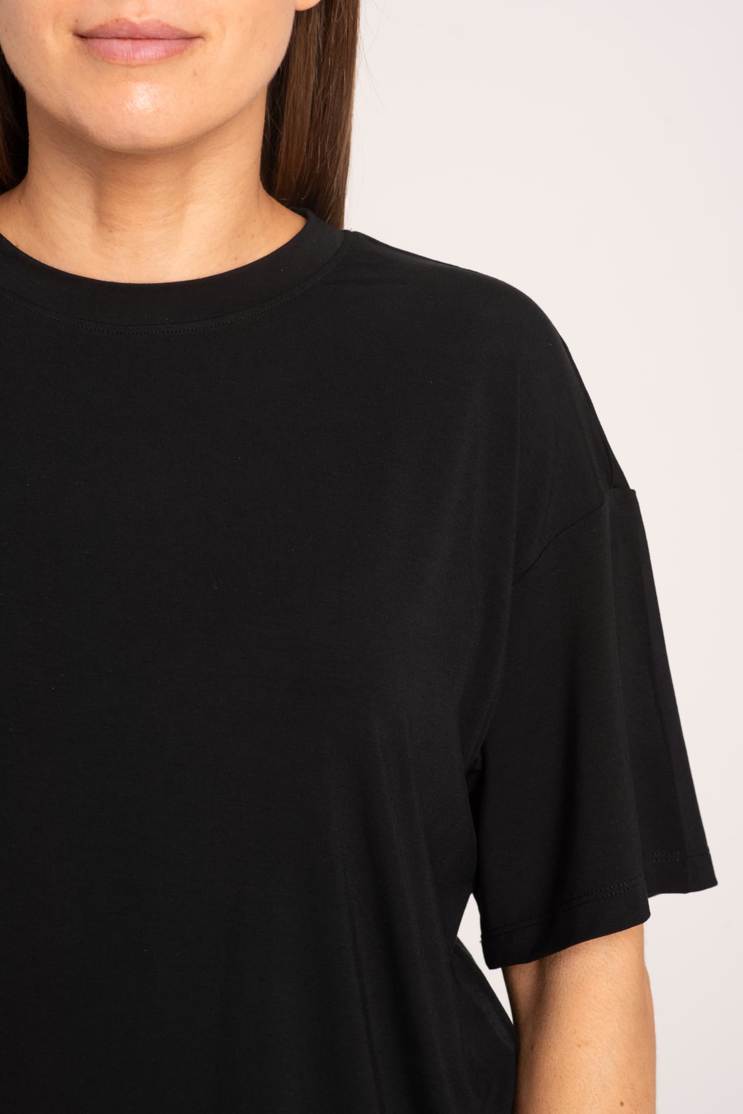 Czarny bambusowy t-shirt Nina - widok 2