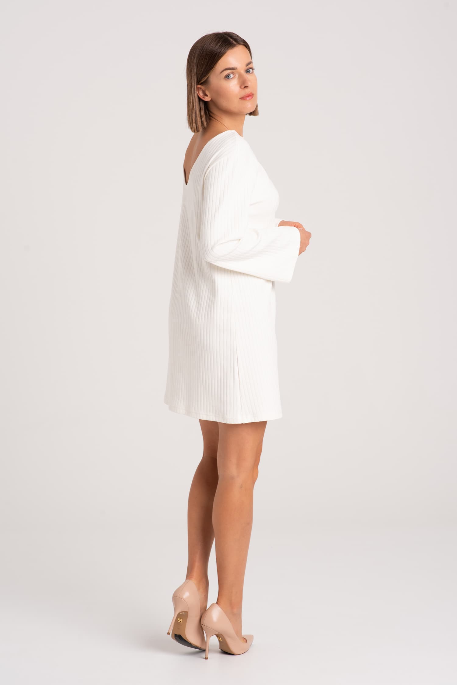 Śmietankowa sukienka z prążkowanej dzianiny Ella — zdjęcie 3