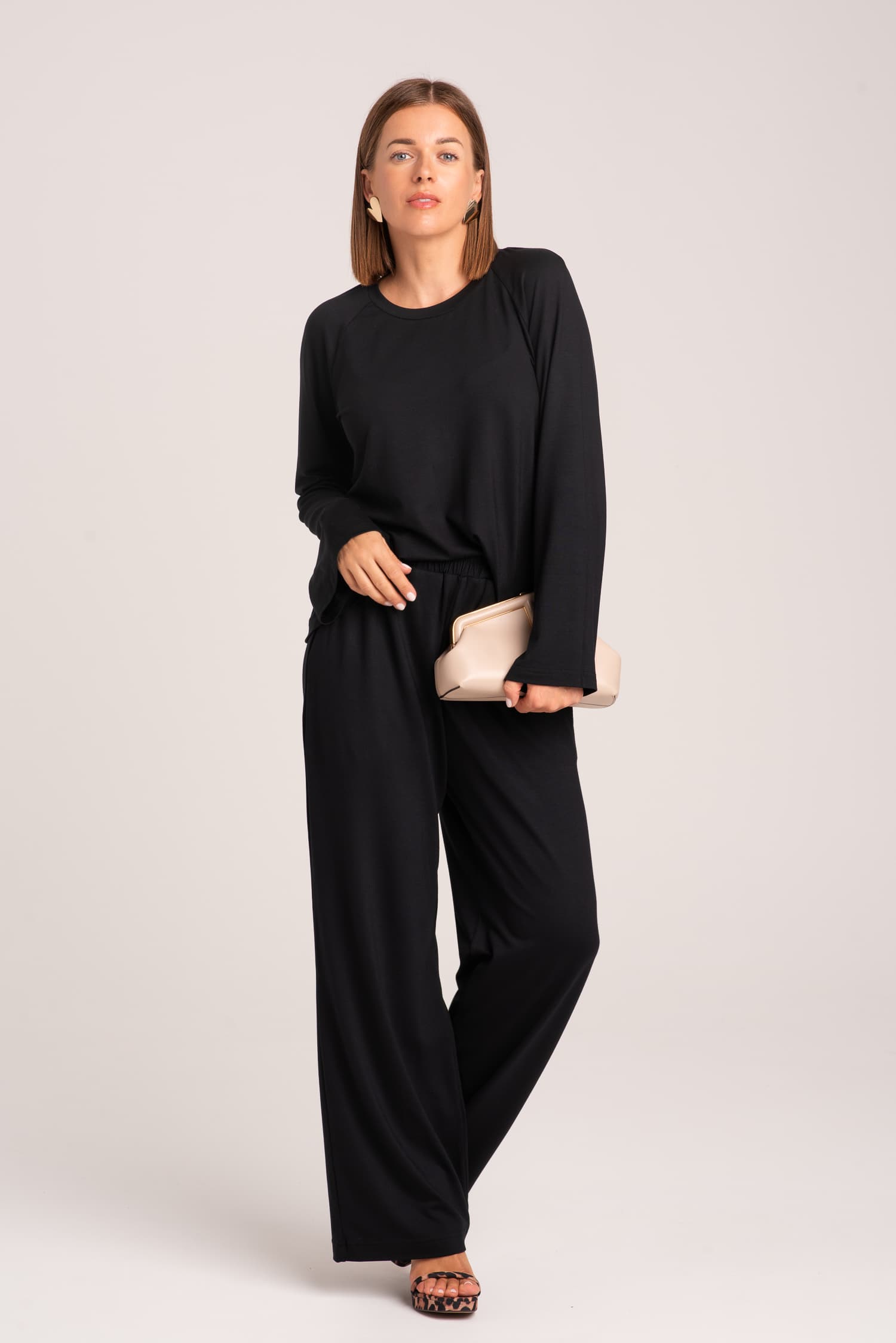 Czarne luźne spodnie z dzianiny z szerokimi nogawkami ROSE — zdjęcie 4