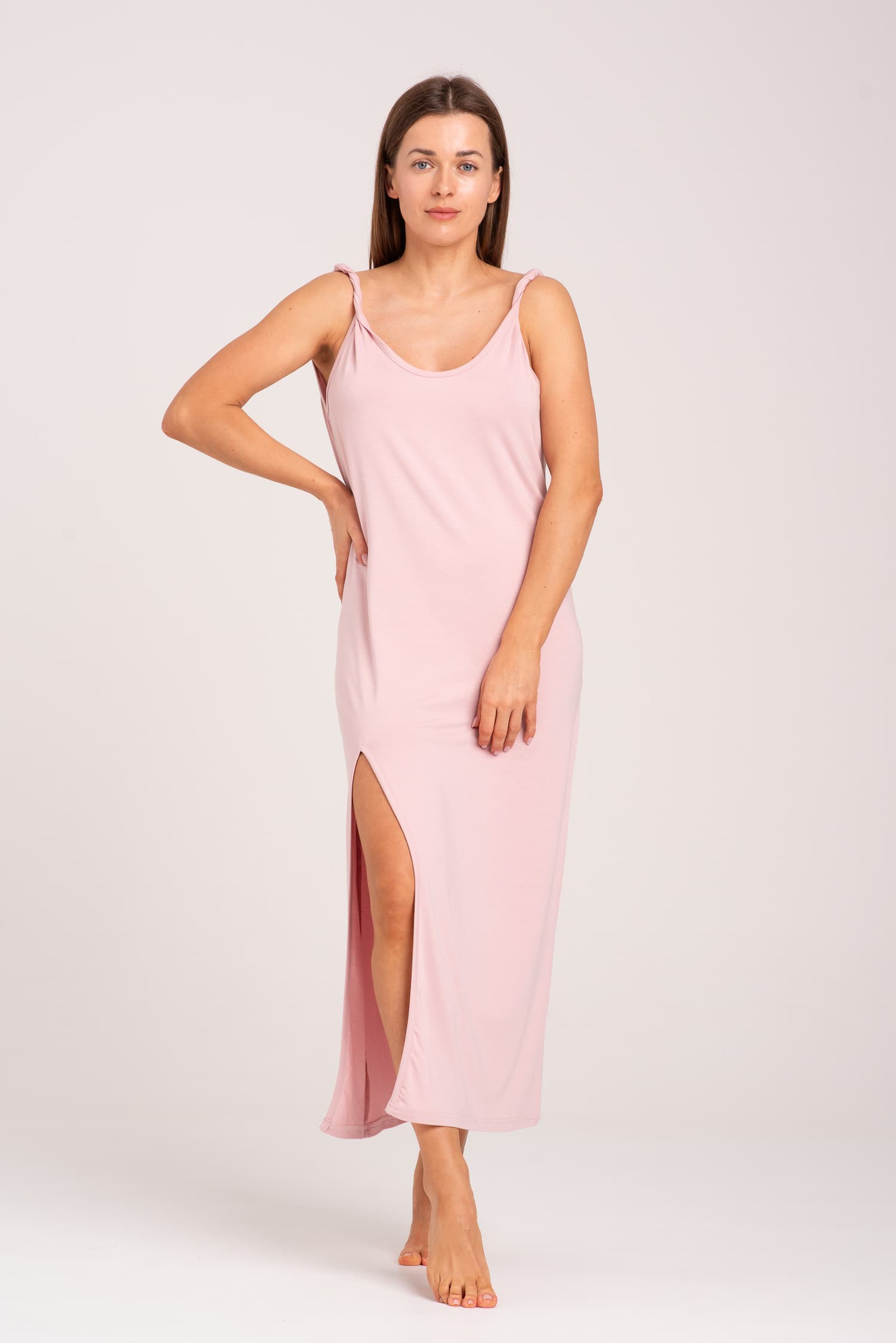 Różowa sukienka na zakręconych ramiączkach SIMPLE