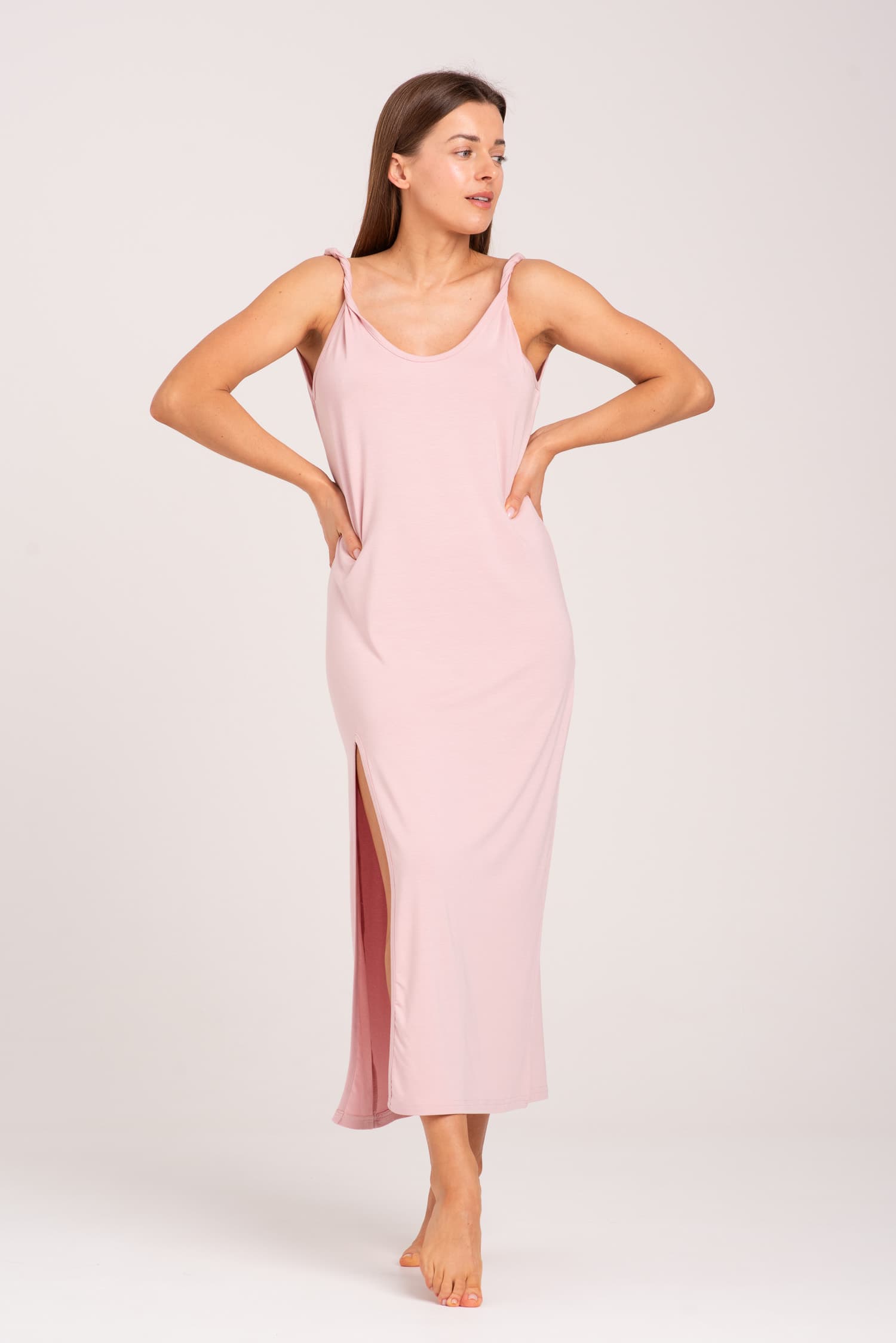 Różowa sukienka na zakręconych ramiączkach SIMPLE — zdjęcie 3