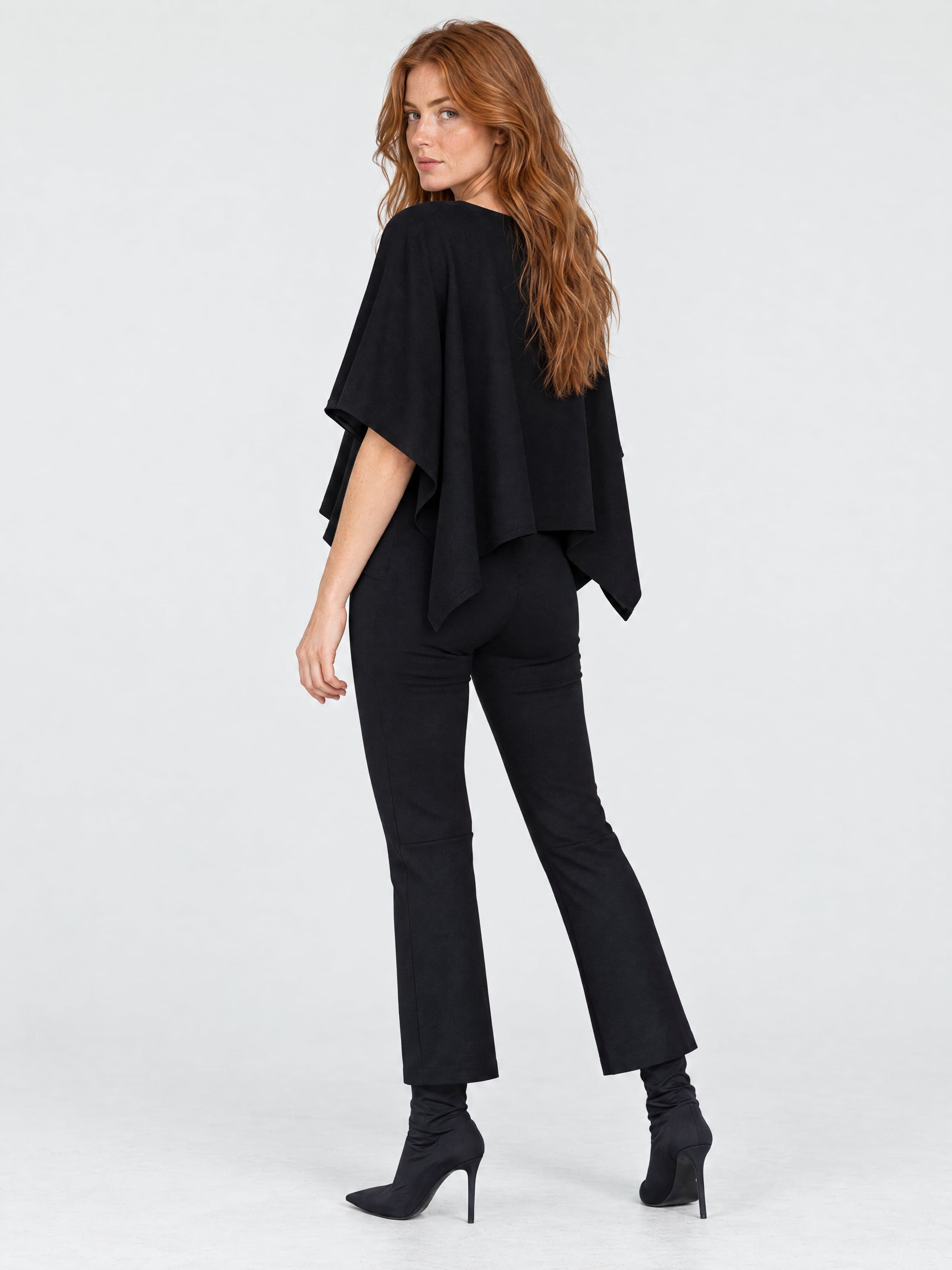 Poncho negro Jasia — foto 5