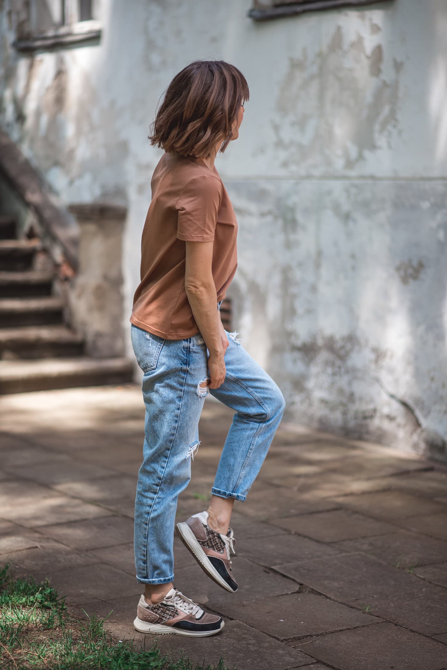 T-shirt BASIC V brąz — zdjęcie 3