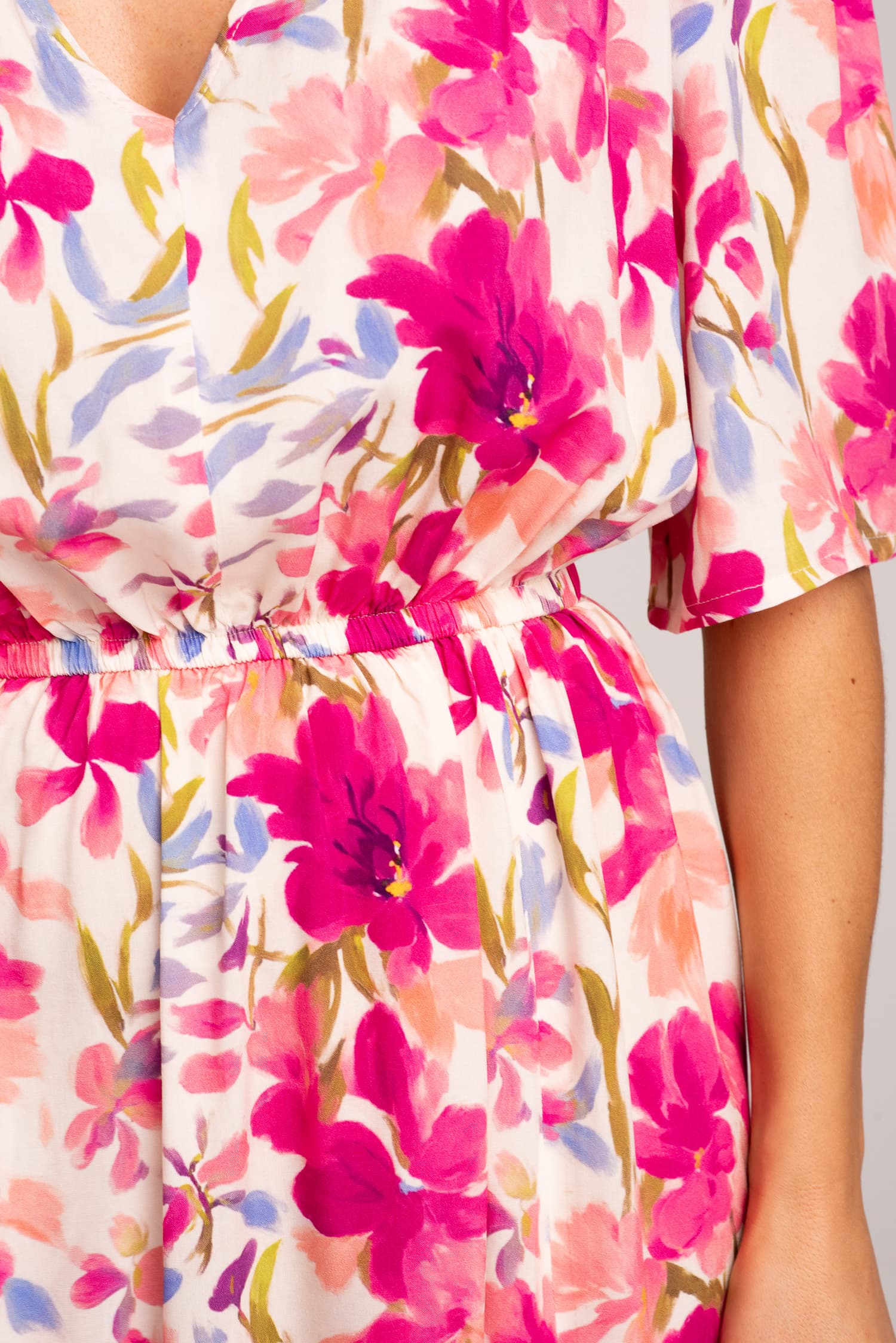 Wiskozowa sukienka w kwiaty z krótkim rękawem Ida - zdjęcie 7