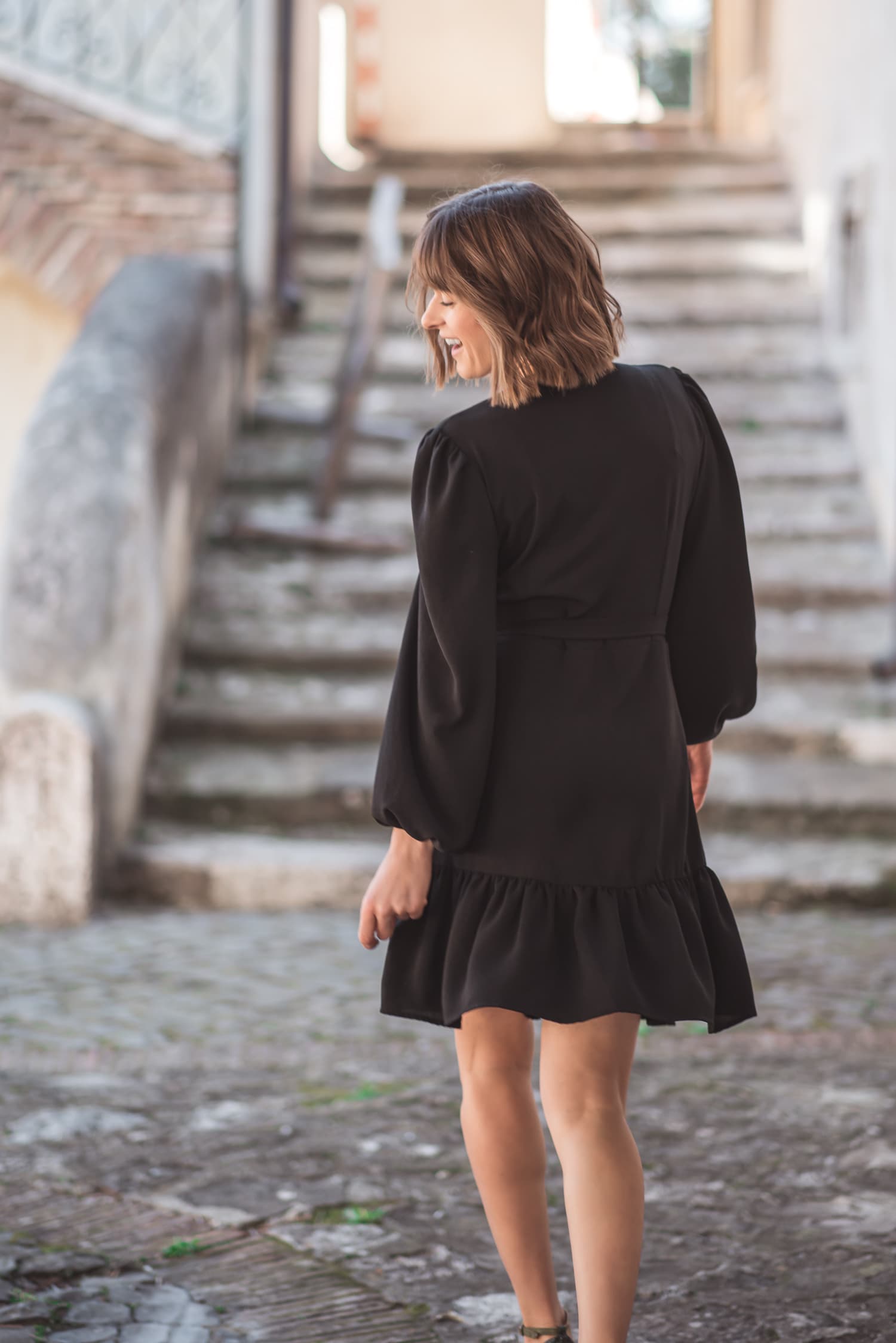 Sukienka kopertowa LOVE - czarna - zdjęcie 8