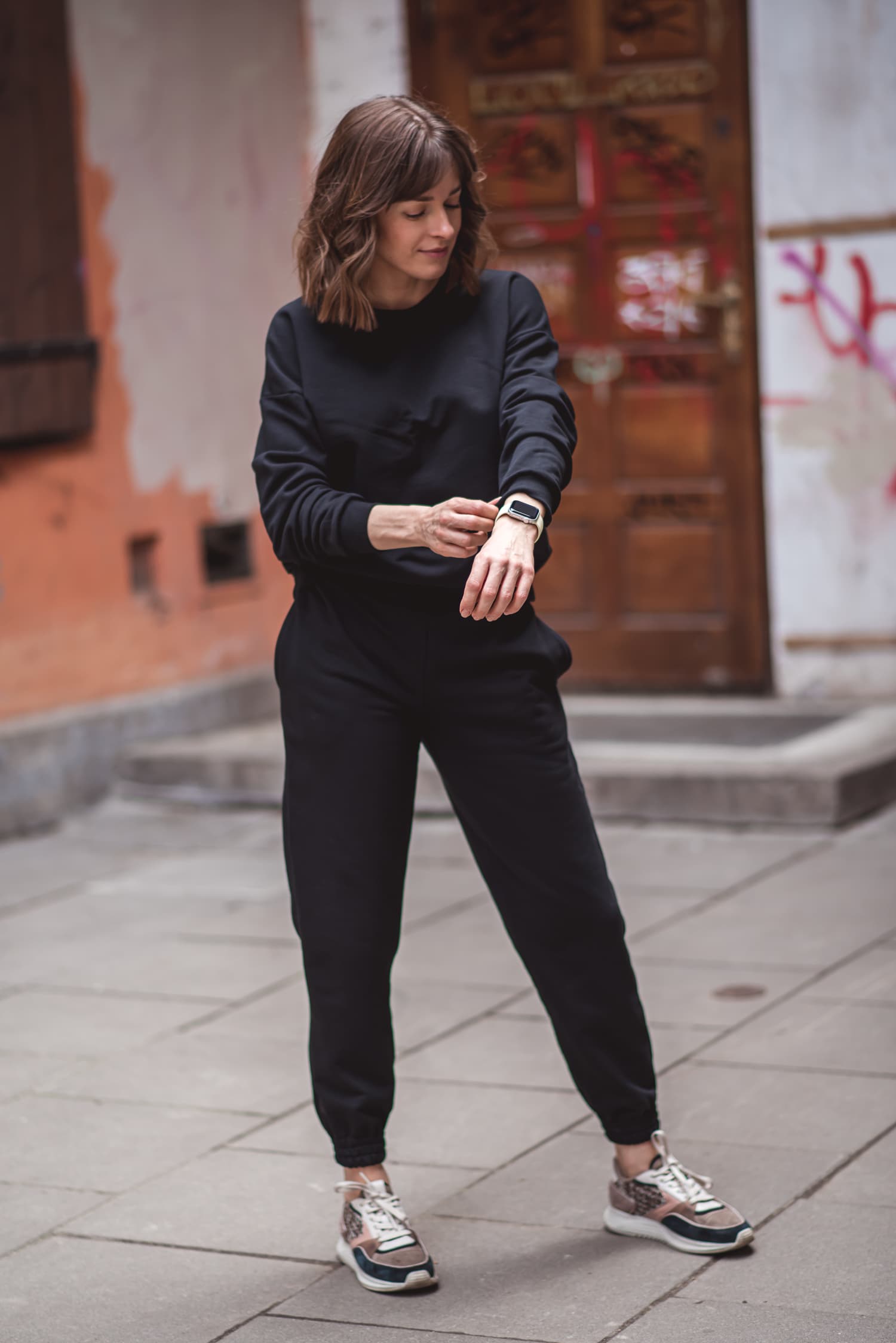 Dresy damskie: bluza + spodnie - czarne - zdjęcie 1