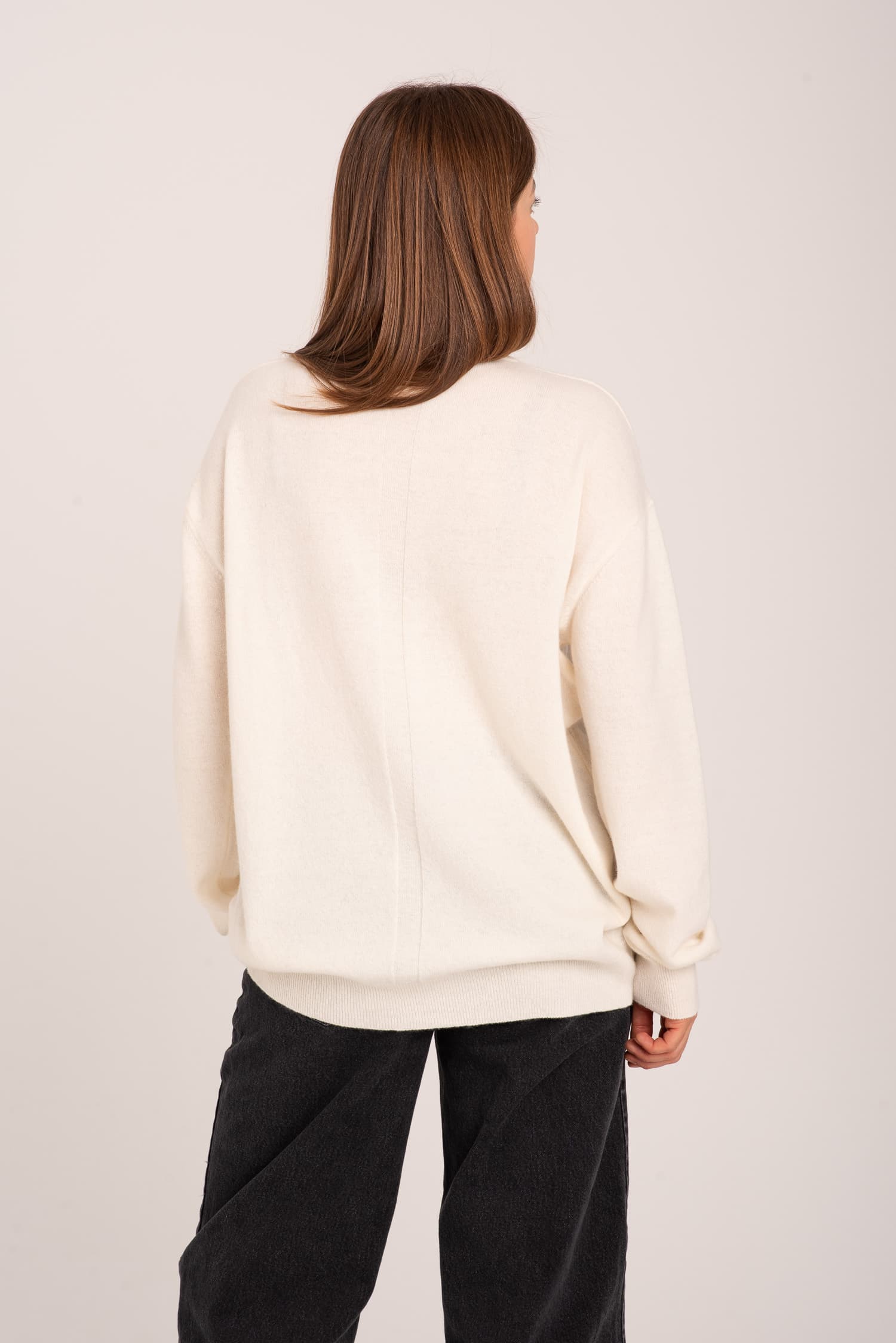 Kremowy klasyczny sweter damski Agatha - zdjęcie 6