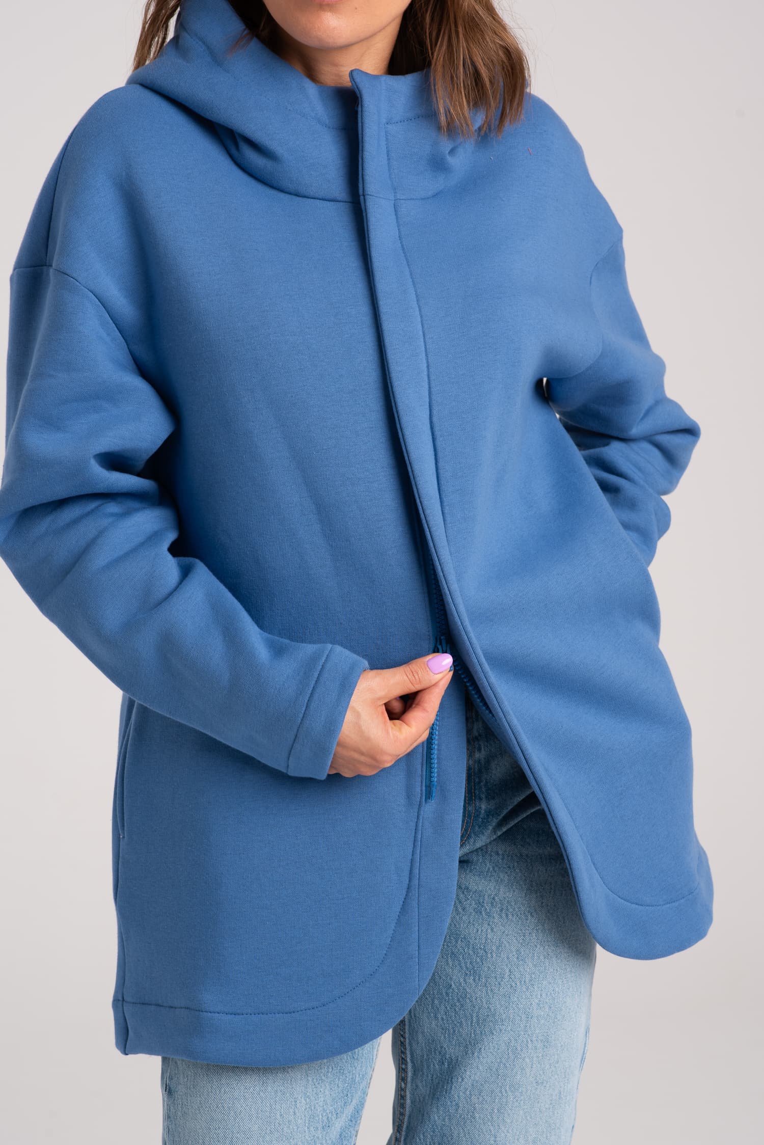 Niebieska zasuwana bluza damska NA OKRĄGŁO - zdjęcie 3