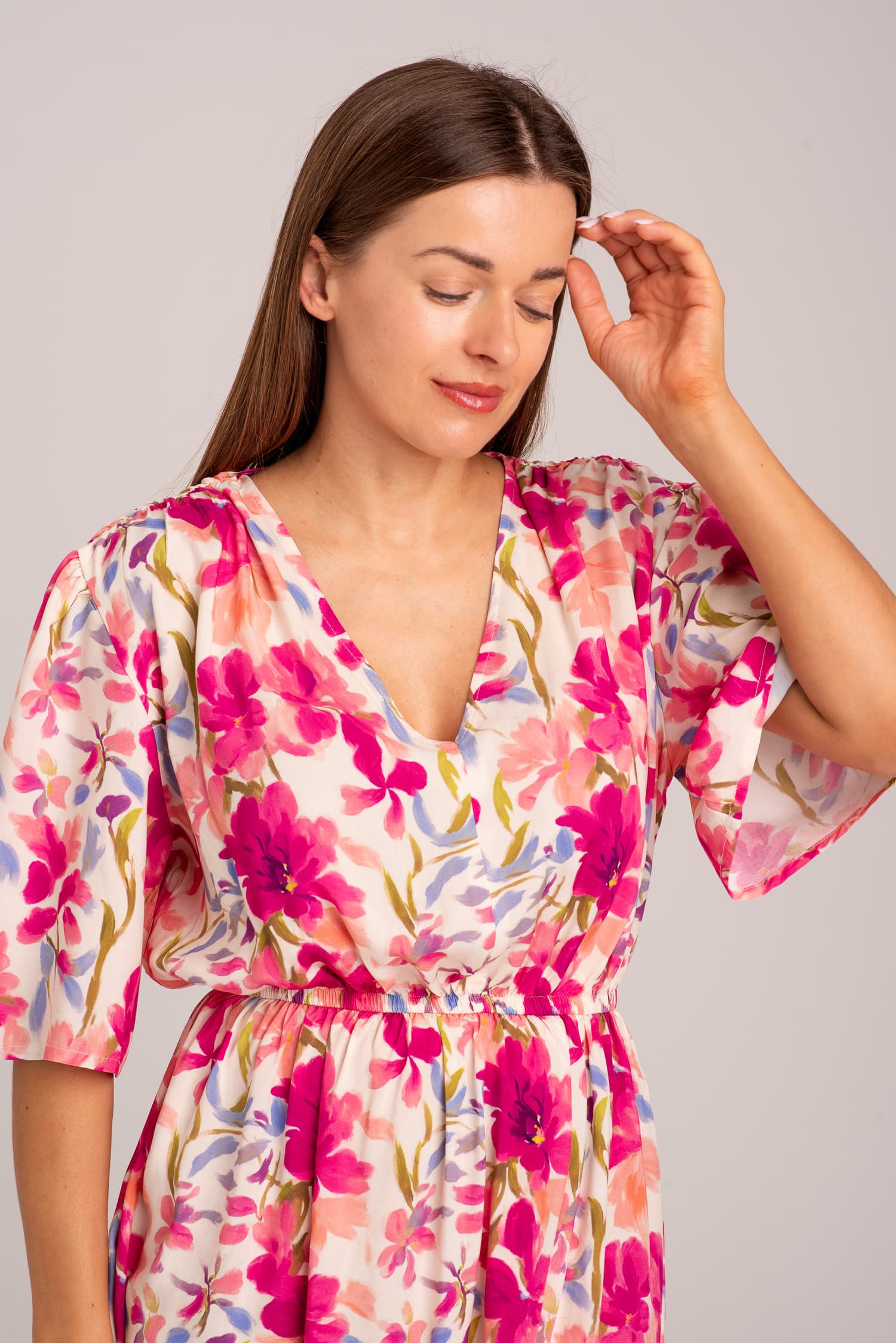 Wiskozowa sukienka w kwiaty z krótkim rękawem Ida - zdjęcie 9