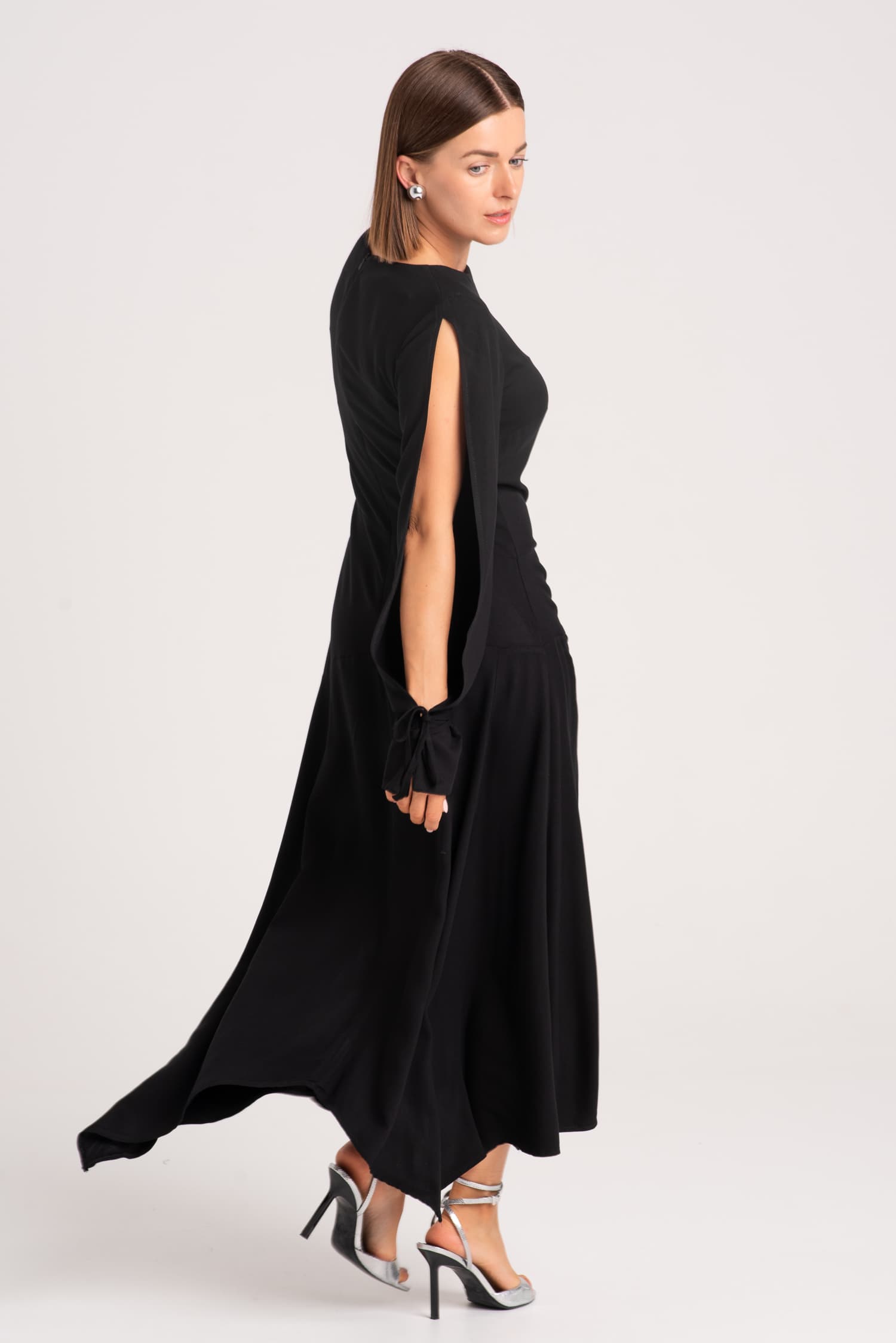 Czarna asymetryczna sukienka Lea - zdjęcie 3