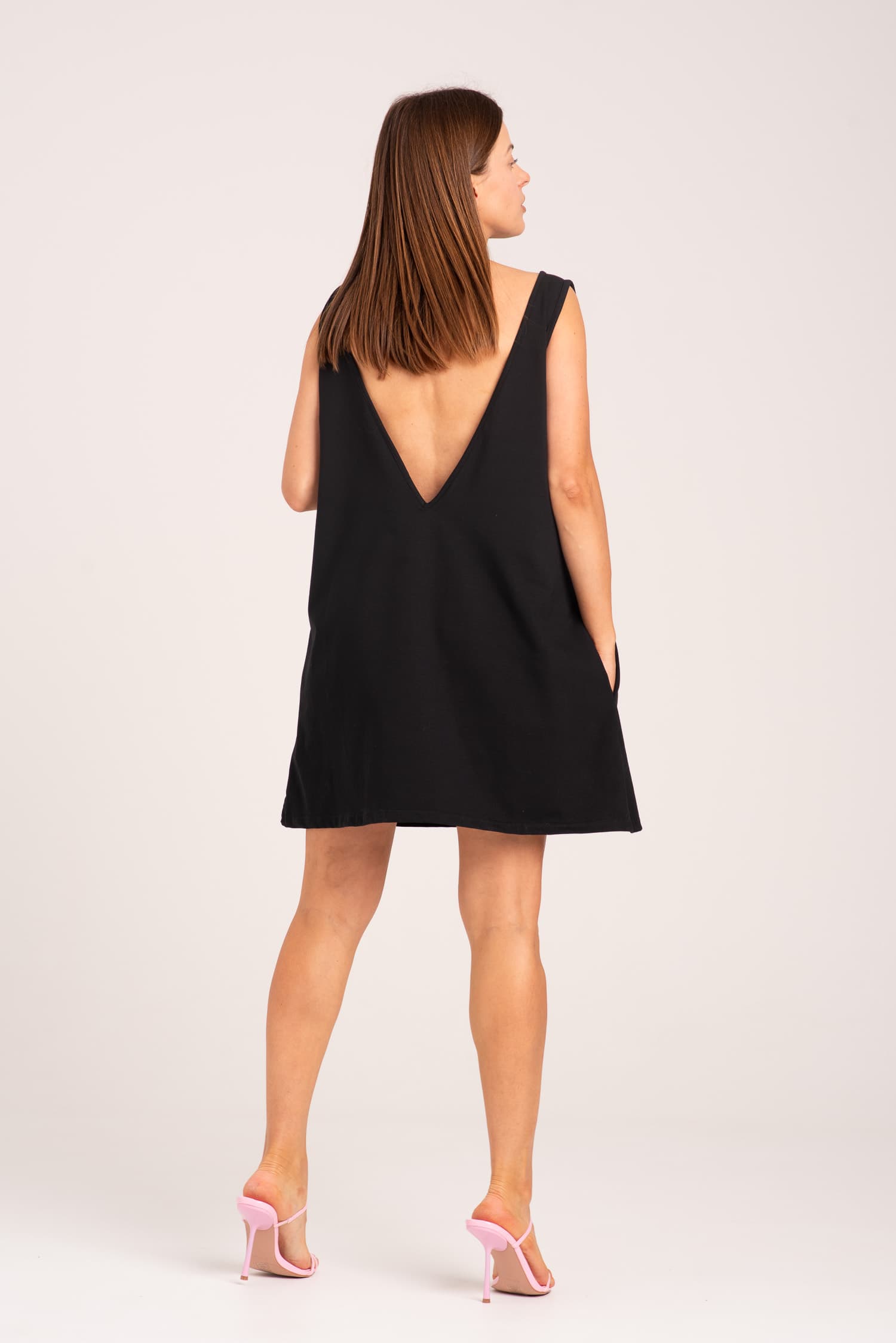 Czarna bawełniana sukienka z odkrytymi plecami Zola - zdjęcie 4