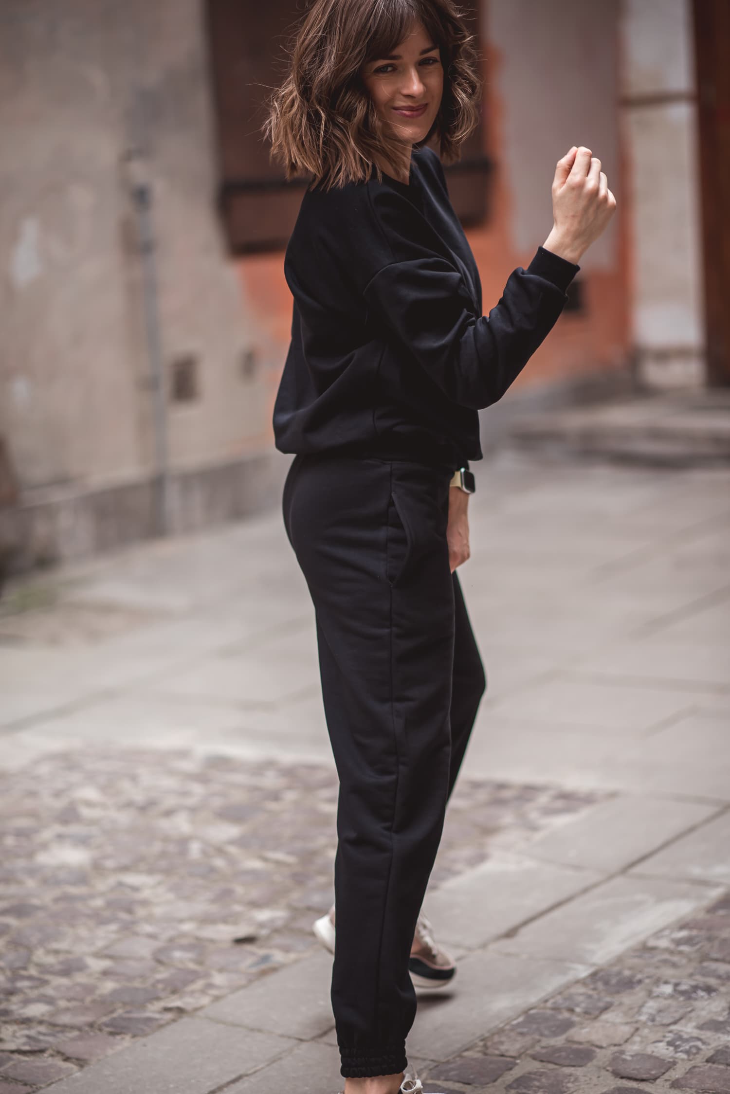 Dresy damskie: bluza + spodnie - czarne - zdjęcie 2