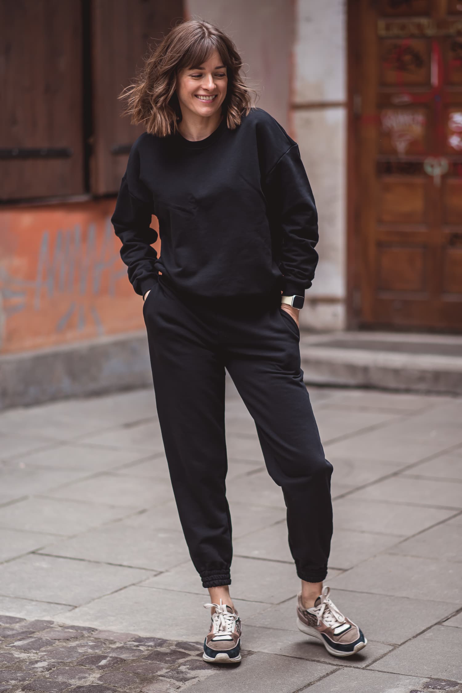 Dresy damskie: bluza + spodnie - czarne - zdjęcie 3